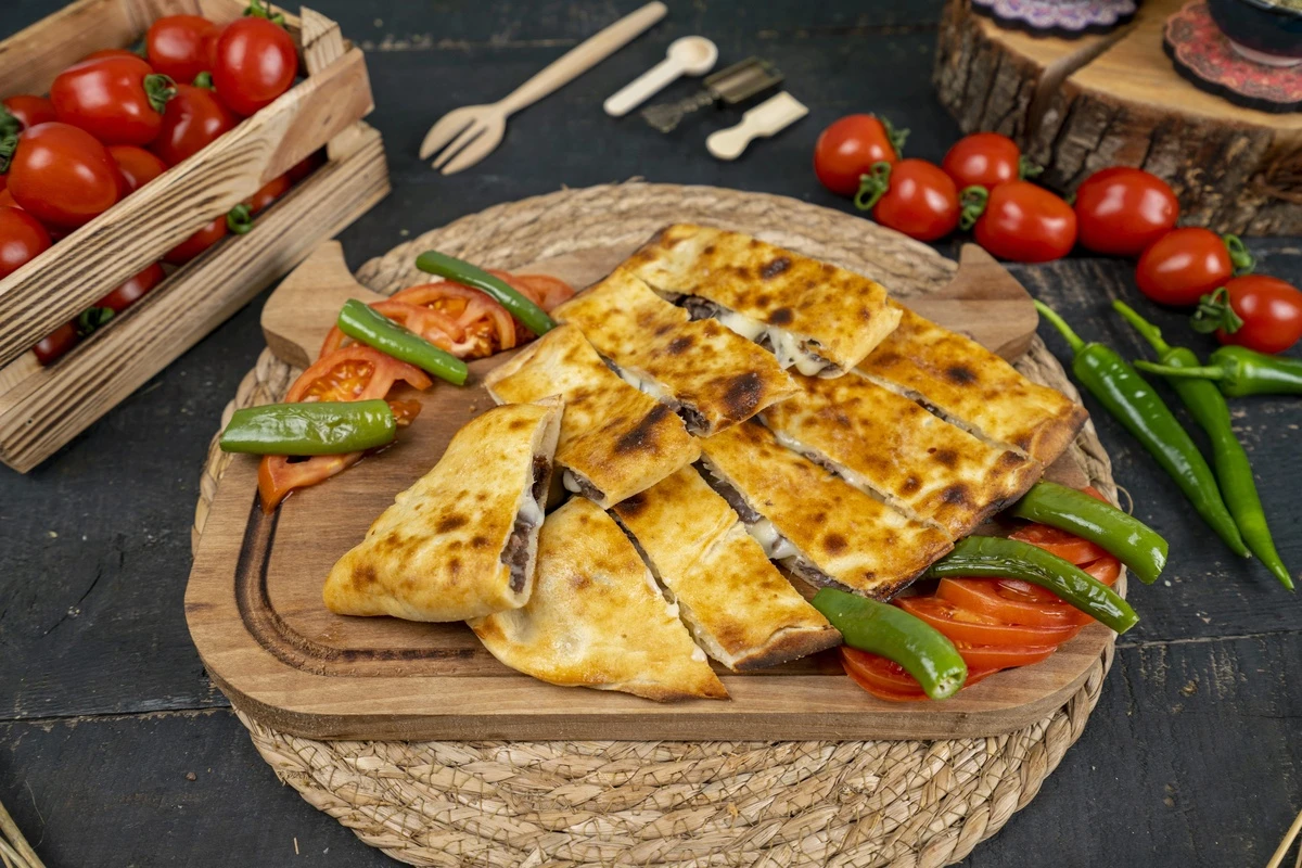 Kaşarlı Pide Döner