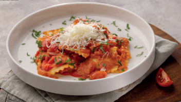 DOMATES SOSLU DÖRT PEYNİRLİ RAVIOLI